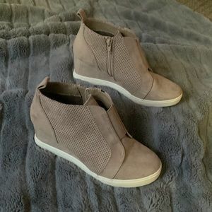 Wedge heeled boots